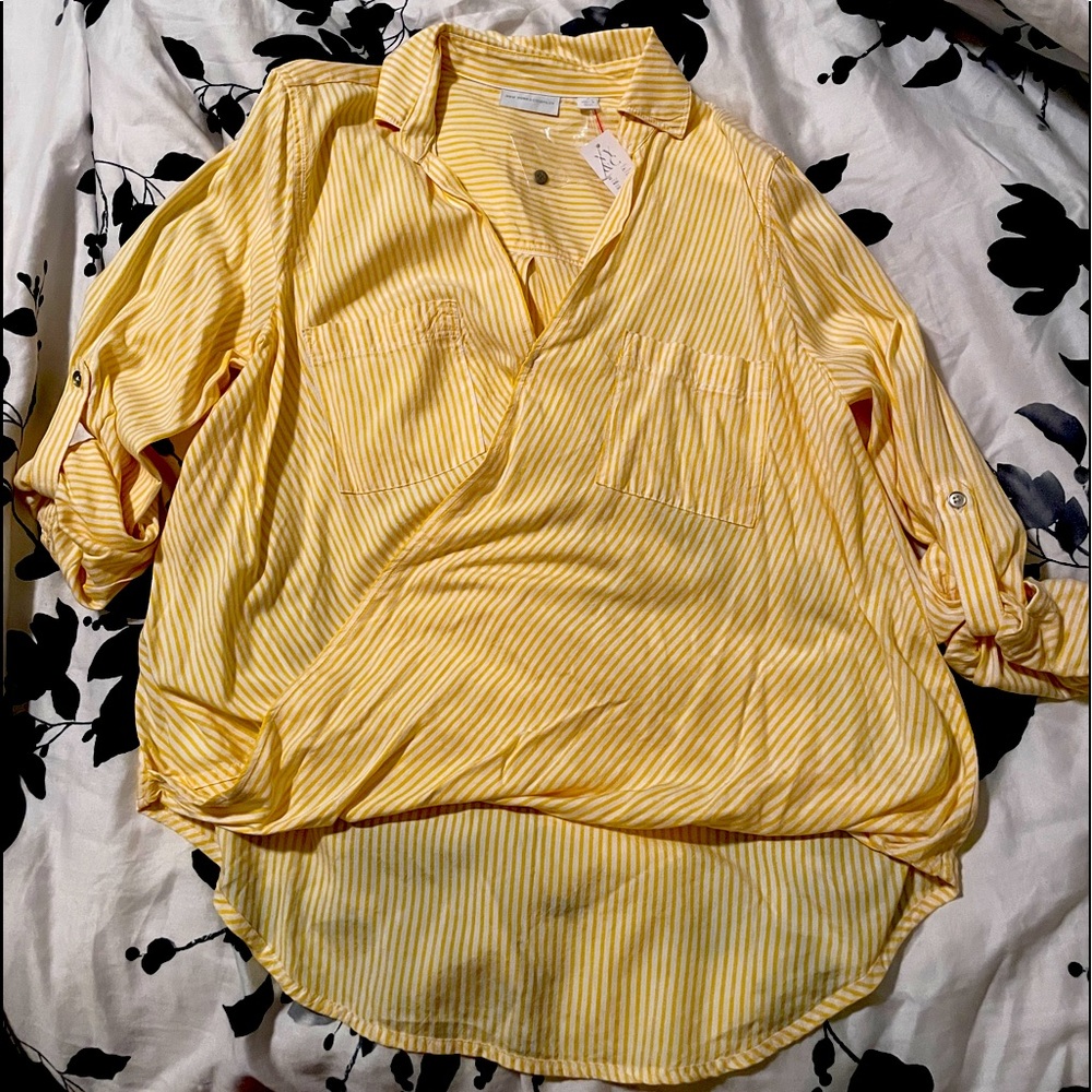 NWT NY&CO Yellow Pinstripe Hi-Low Top Sz Med